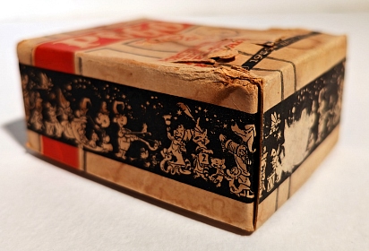 PogoWadeinboxPoor02_126.jpg